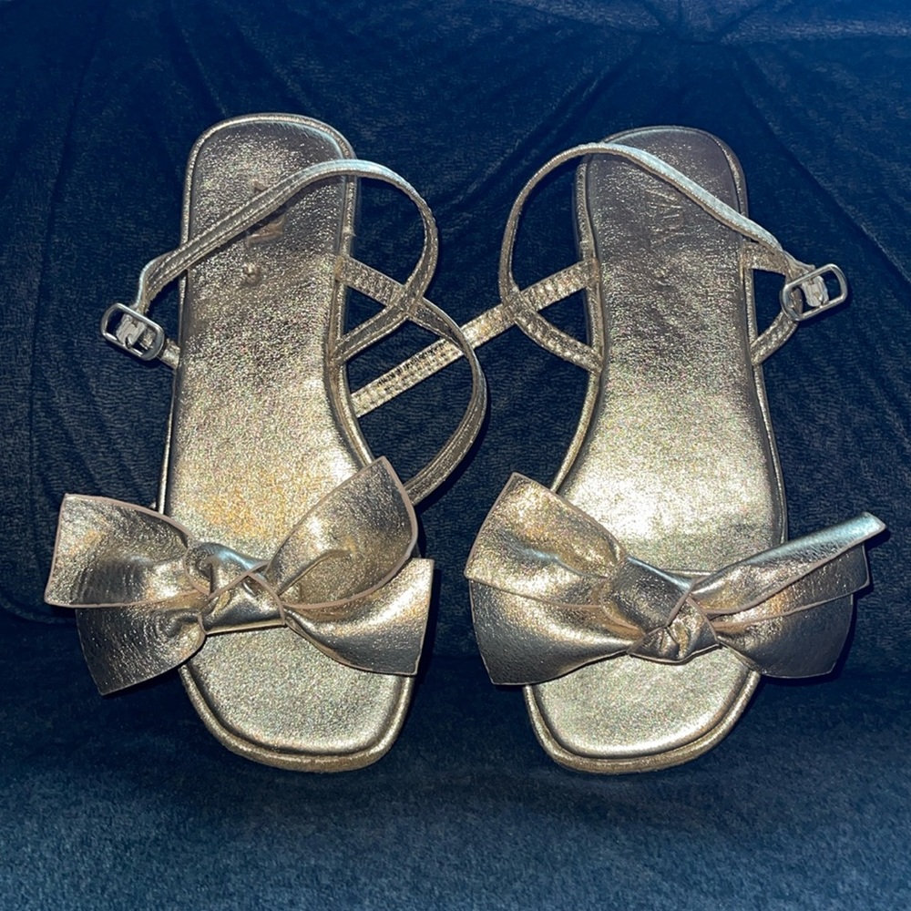 Cute gold girls sandals with bow. Only worn twice.